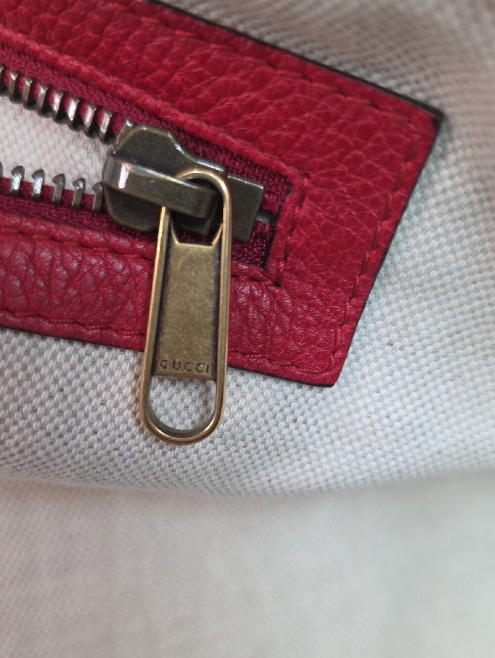 Gucci Red Leather Half Moon Hobo Bag Model 523588 - Picture 5 of 13